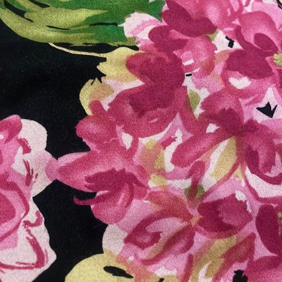 Karen Kane wow pants bold bright attention grabbing pink hydrangeas on black - Picture 2 of 3